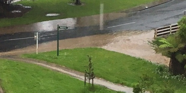太郁闷 学校假期仍是雷暴多雨天气