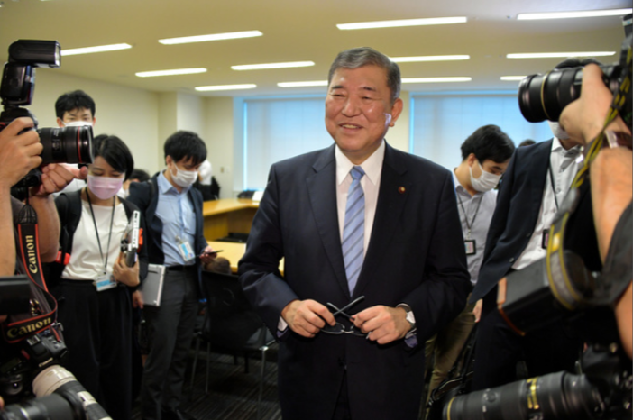 石破茂将参选日本自民党总裁 民调人气高却被建议放弃参选