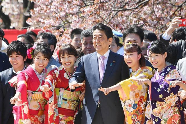 挪用公款办宴会？安倍刚下台就有了麻烦