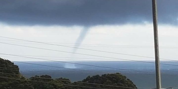 罕见海龙卷风出现在新西兰西海岸，比陆地龙卷风强度还要大