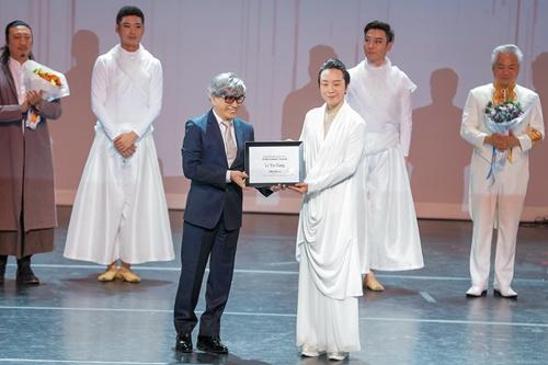 李玉刚纽约大学开个唱 粉丝蜂拥而至