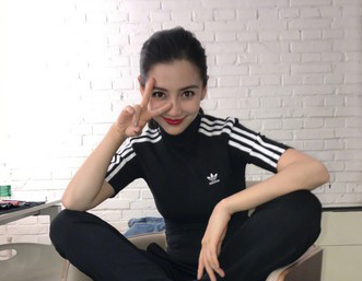 Baby和王中磊女儿亲密自拍 未P原图曝光登热搜