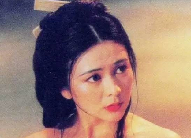 靠美貌毁2个豪门家庭，如今55岁无人敢娶已老成这样