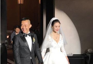 50岁侯勇低调三婚 新娘小他20多岁肤白貌美