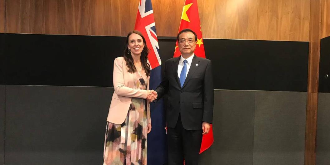 新加坡东亚峰会 Ardern 会见中国总理李克强