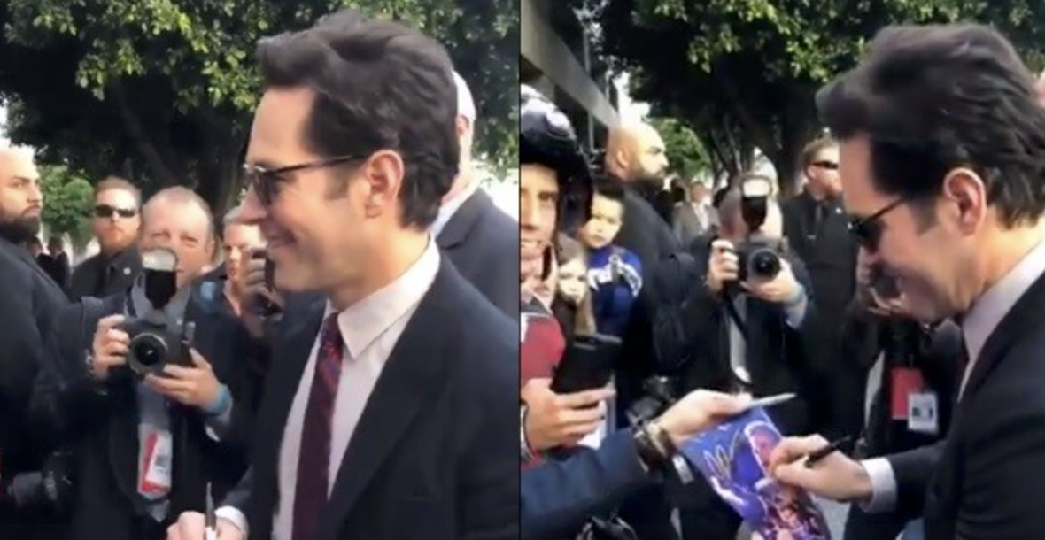蠢萌预警！蚁人签名笔拿反了，签完海报上一片空白