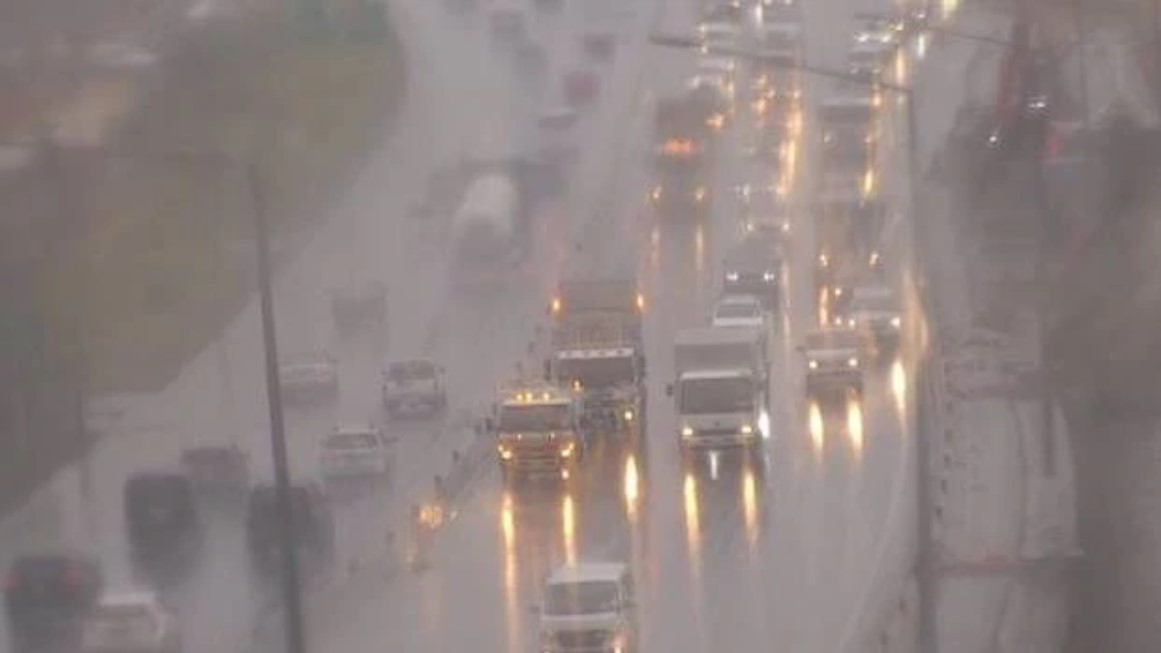 暴雨造成奥克兰事故频发，北部高速上途经这里的司机需格外小心