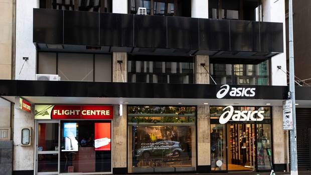 色情视频震惊路人！奥克兰市中心Asics店显示屏被黑