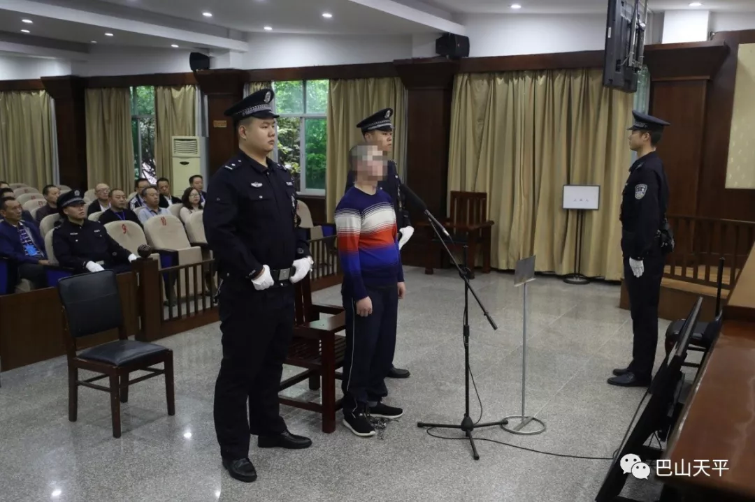 追求被拒绝，高三复读男生剪断防护栏进入寝室杀害女同学