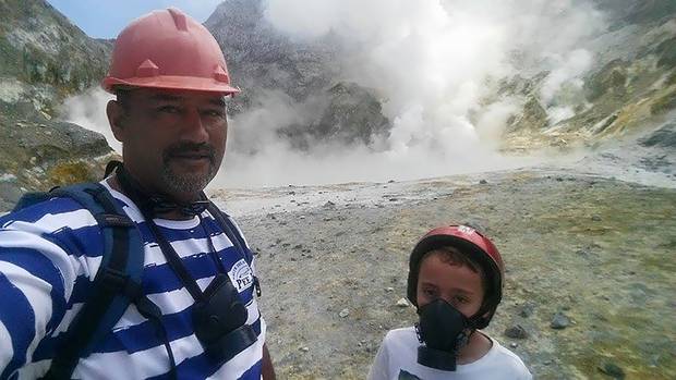 怀特岛火山喷发：英雄船长不顾自身安危，毅然返航救人！