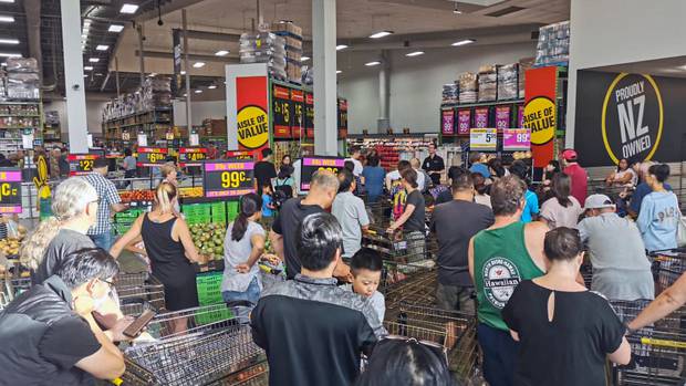 药店和超市支出飙涨，The Warehouse部分商品补货需8周
