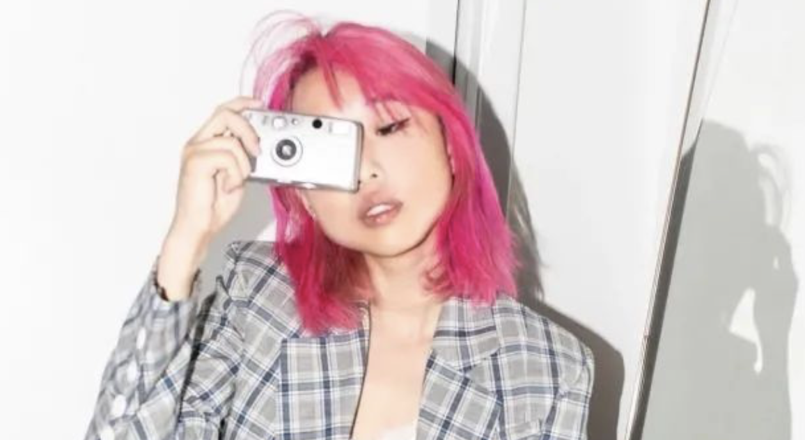 【精英说】28岁华裔女孩成史上最年轻“女魔头”！当网红吸粉125万，却被群嘲长太丑？