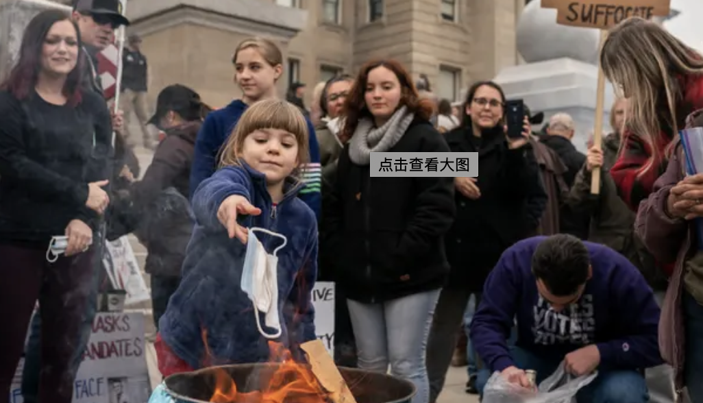 "小火苗你饿了吗，喂你吃个口罩"