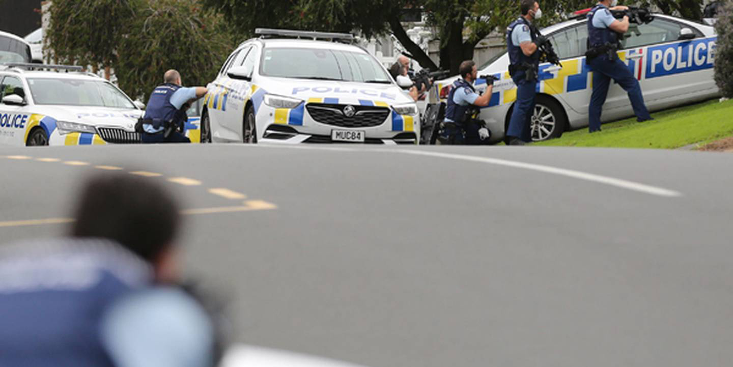 北岸涉枪事件造成五所学校短暂封锁，武装警察包围并搜查了一处房屋