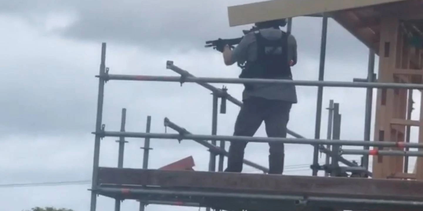 突发！奥克兰北岸或发生枪支事件，多所学校封锁，大批武警赶到现场