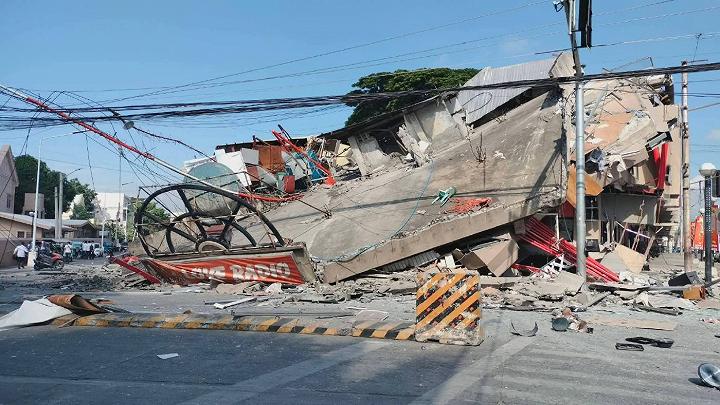 菲律宾地震致多座建筑倒塌 至少1死4伤