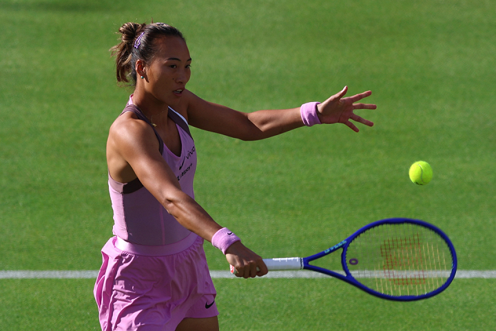 郑钦文再遭“一轮游”，失误频发止步伦敦WTA500女王杯首轮，损失近200个积分，即时世界排名下滑至第159位