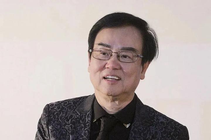 香港艺人黄百鸣因内幕交易罪，被判入狱，曾套现近5亿港元离场