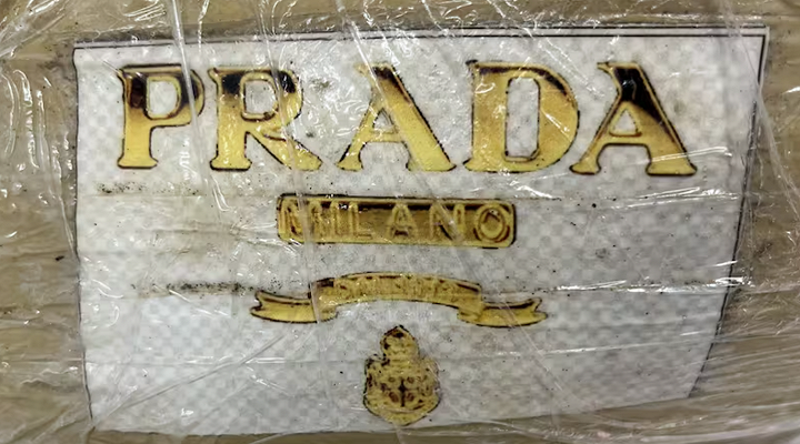 PRADA普拉达毒品?新西兰海关靠X光扫描立大功,集装箱内发现100公斤可卡因