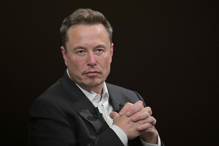 世界首富埃隆&bull;马斯克(54岁)凭借自己设立的宇宙、航空企业SpaceX的上市，有望成为人类首位
