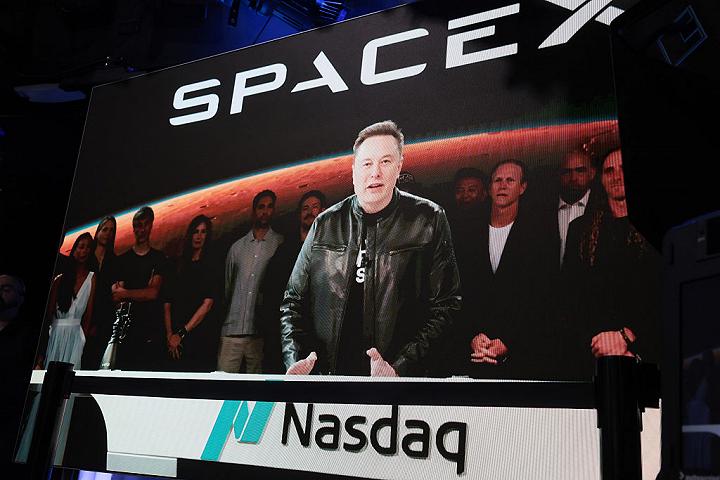 SpaceX上市幕后大戏：疯狂并购资产，抢跑OpenAI，华尔街全程被牵着鼻子走