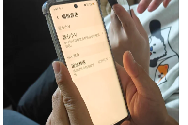 这才是玩手机的正确姿势,对眼睛巨巨巨巨好!