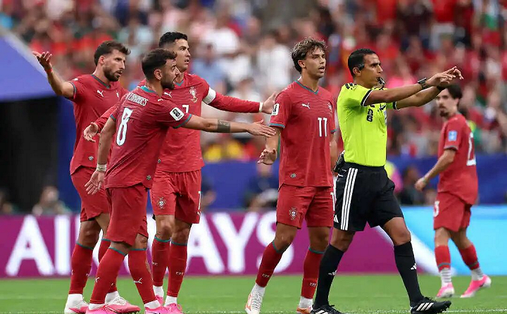 世界杯：葡萄牙5-0乌兹别克斯坦！C罗双响破荒，六届破门第一人