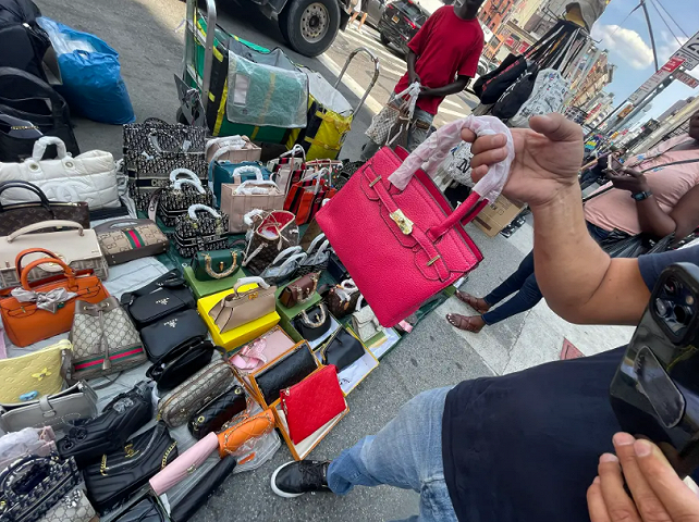 唐人街“仿冒奢侈品天堂”遭突袭：$1.5亿假货被查，17人被捕！Labubu、Gucci、爱马仕全在列