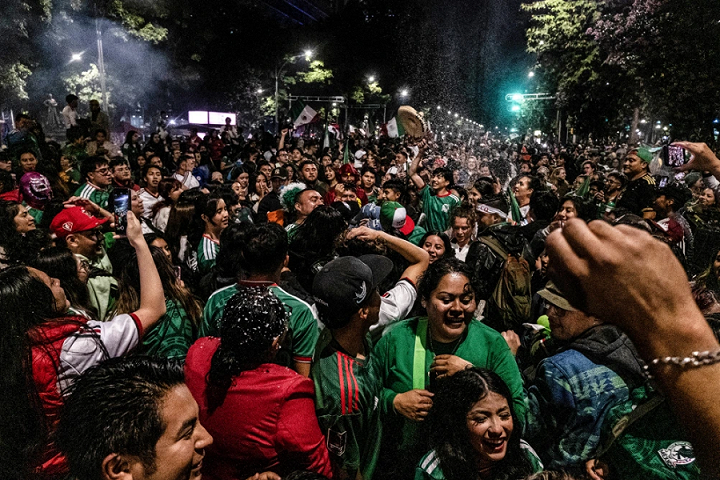 至少3死!墨西哥进世界杯16强引爆全国狂欢,百万人上街狂欢现场爆发踩踏