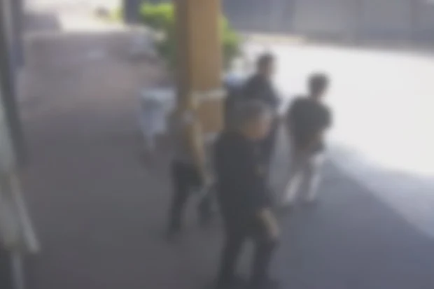 12名中国人到澳洲,立马当场被遣返!
