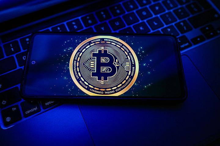 特朗普14亿美元加密货币收入可能要缴纳数亿美元税款