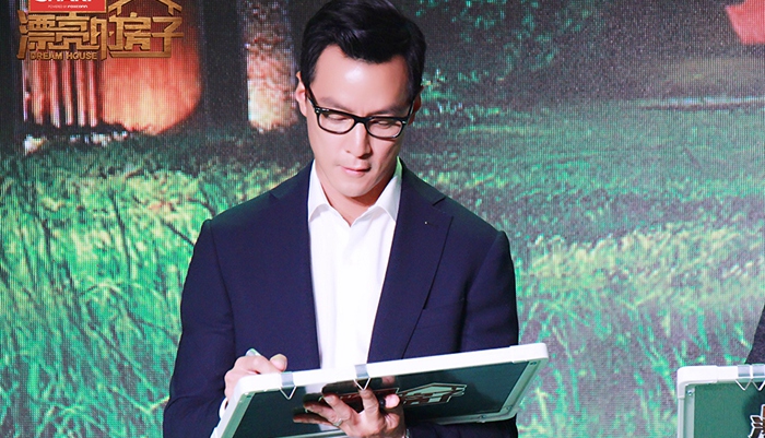 吴彦祖首录真人秀被曝爱哭 开心回归建筑师身份