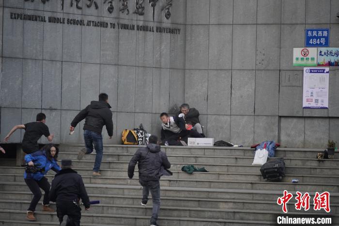 昆明劫持人质事件致1人遇难7人受伤 犯罪嫌疑人被当场击毙！