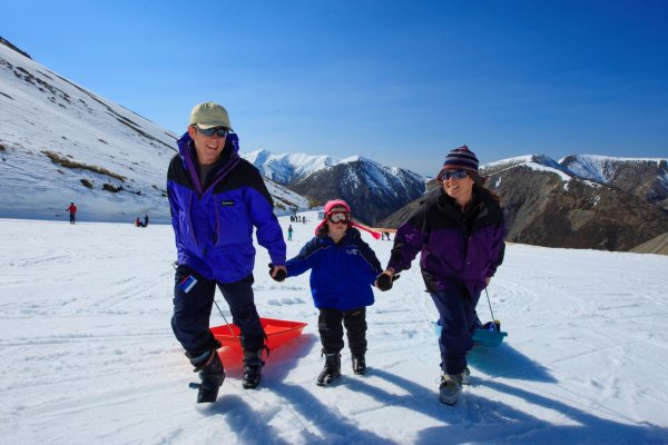 5 family on the snow porters ski area