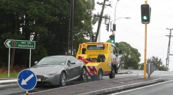 Aston Martin 2018041402