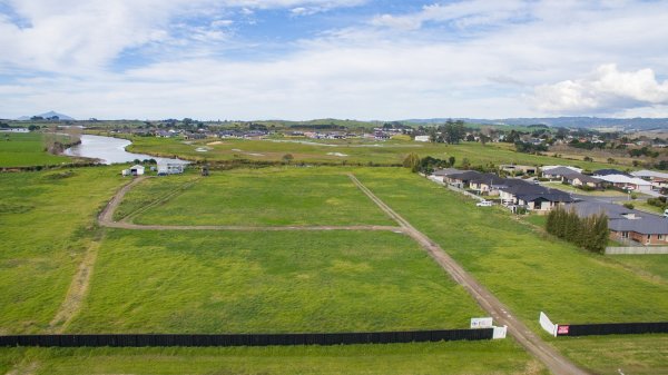 BayleysRealEstateLtdJamesChan1 22978 1