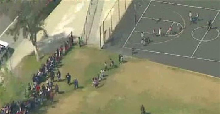 美国加州一小学发生枪击事件 已致2人死亡