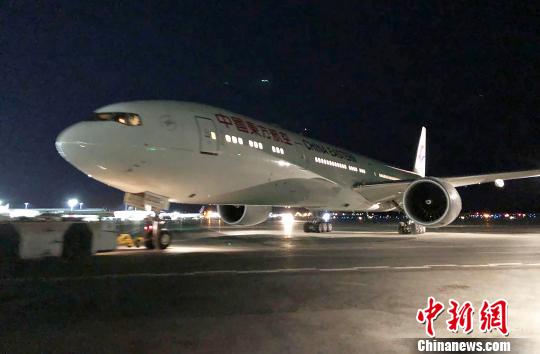 东航上海飞纽约航班空中紧急放油30吨 备降救人