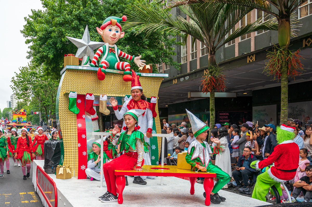 Elf-on-the-Shelf-Float-2