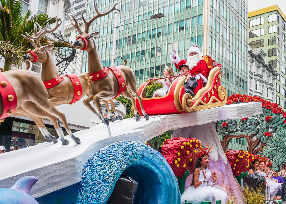 Farmers-Santa-Float-1 | 奥克兰圣诞游行全攻略!今年亮点抢先看