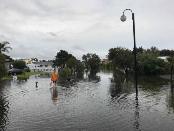 Flooding at Bowentown 002
