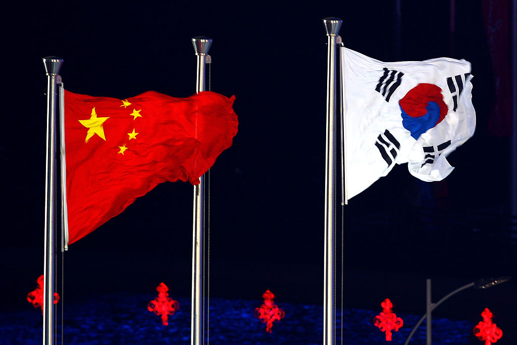 习近平同文在寅通话:望重视中方有关重大关切