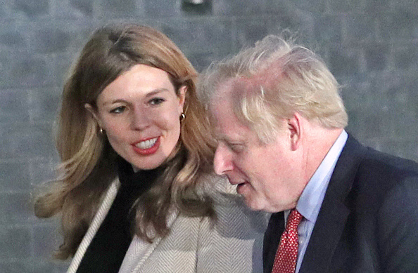 英国首相收到女友送的圣诞礼物：一辆二手摩托车