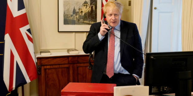 约翰逊访问英国这所学校后不久，一员工感染新冠病毒 | 英国首相约翰逊自我隔离后发声：感觉自己“体内充满抗体” | 英媒称约翰逊因健康原因将辞职 英首相府回应