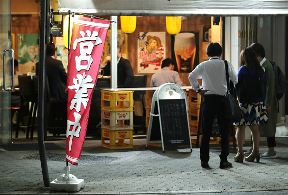 解禁后日本餐饮业陆续复工 大巴公司想奇招揽客