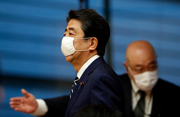 东京知事要求民众"没事别回老家" 安倍休暑假计划被搁置