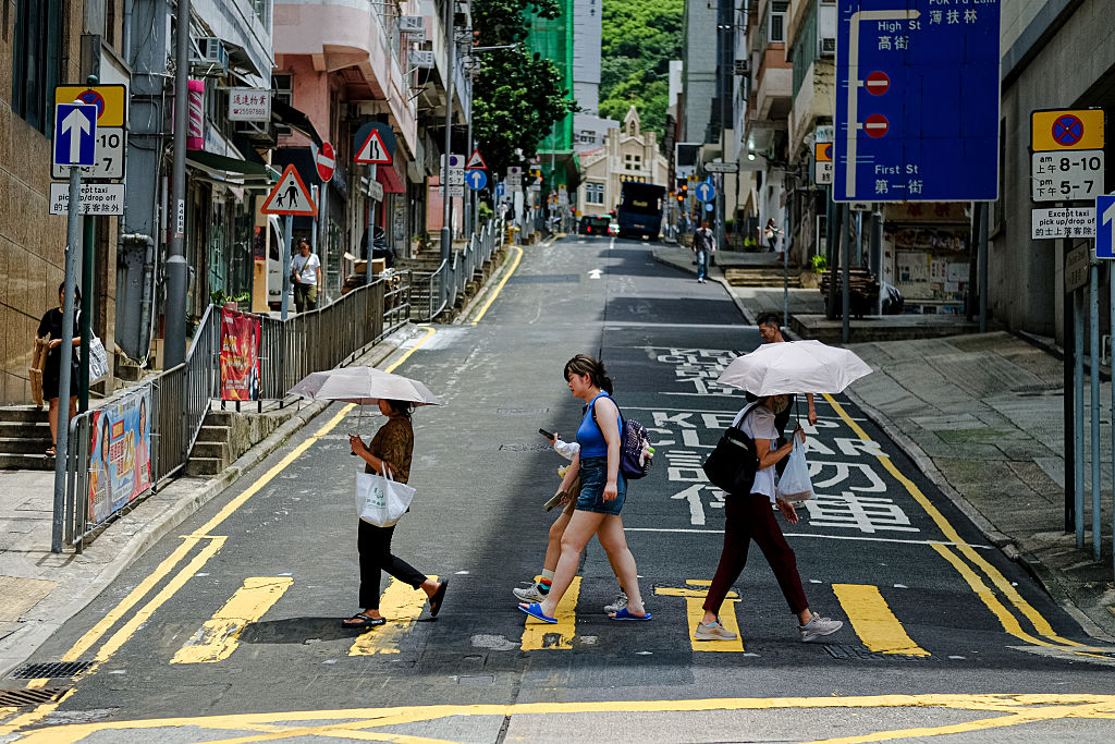 GettyImages-2285893966 | 破百年纪录！香港录得1884年有气象记录以来最高气温