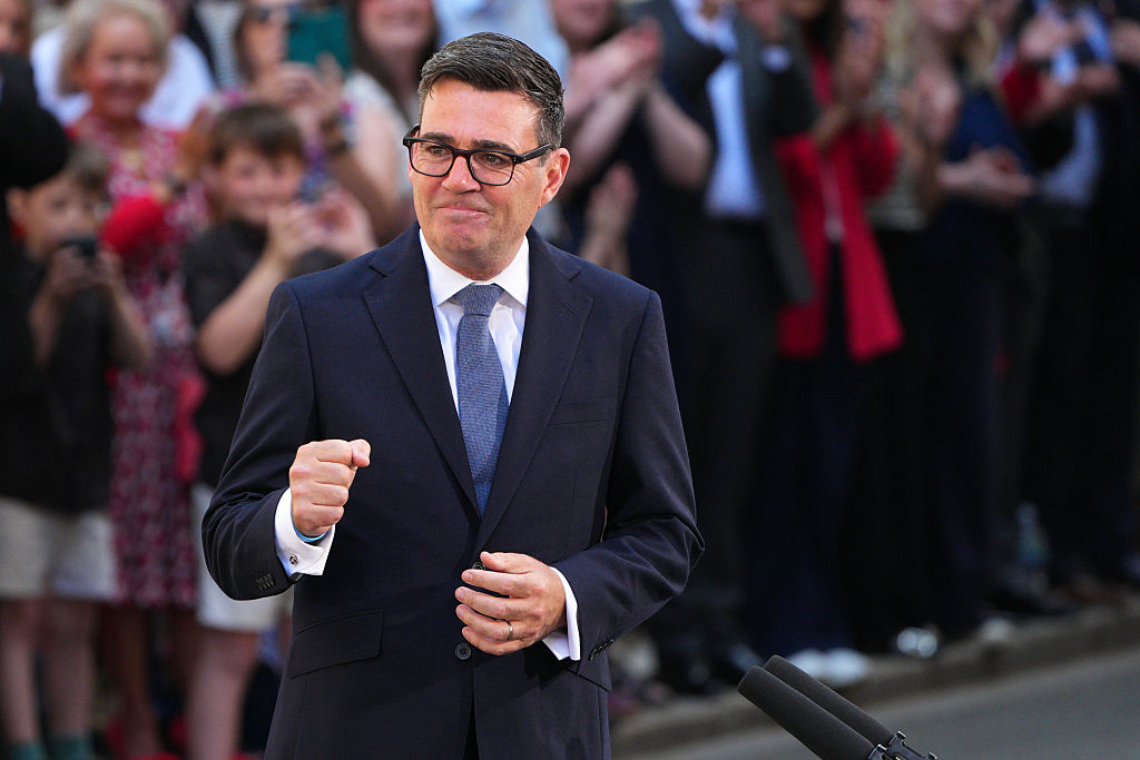 英国首相伯纳姆宣布下调居民电费税 作为上任后首项民生成策