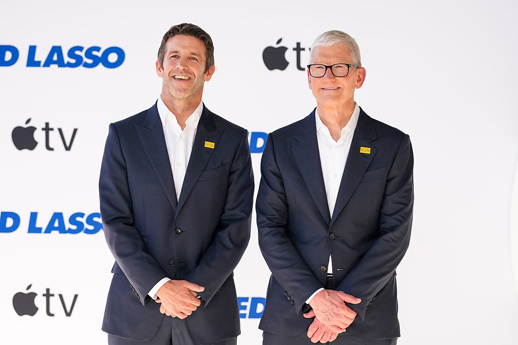 15年股价回报2200%!库克交棒苹果CEO