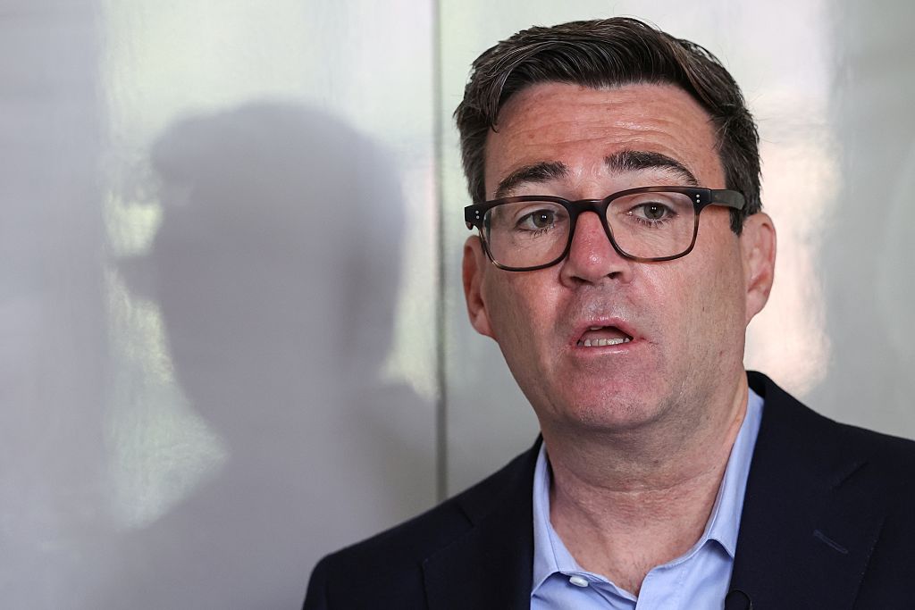 上任不到一个月,英国首相先被“假特朗普幕僚长”骗了
